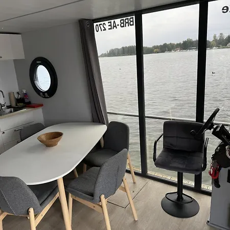 Hausboot Marieke Fuehrerscheinfrei Úszó hotel *