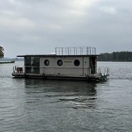Hausboot Marieke Fuehrerscheinfrei Úszó hotel Schwerin